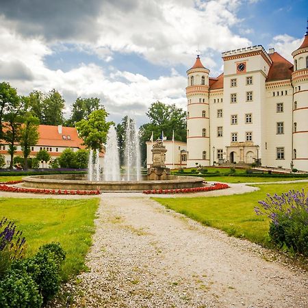 Palac Wojanow Bagian luar foto