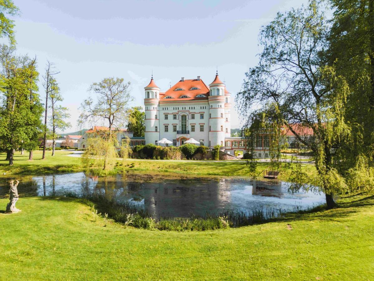 Palac Wojanow Bagian luar foto