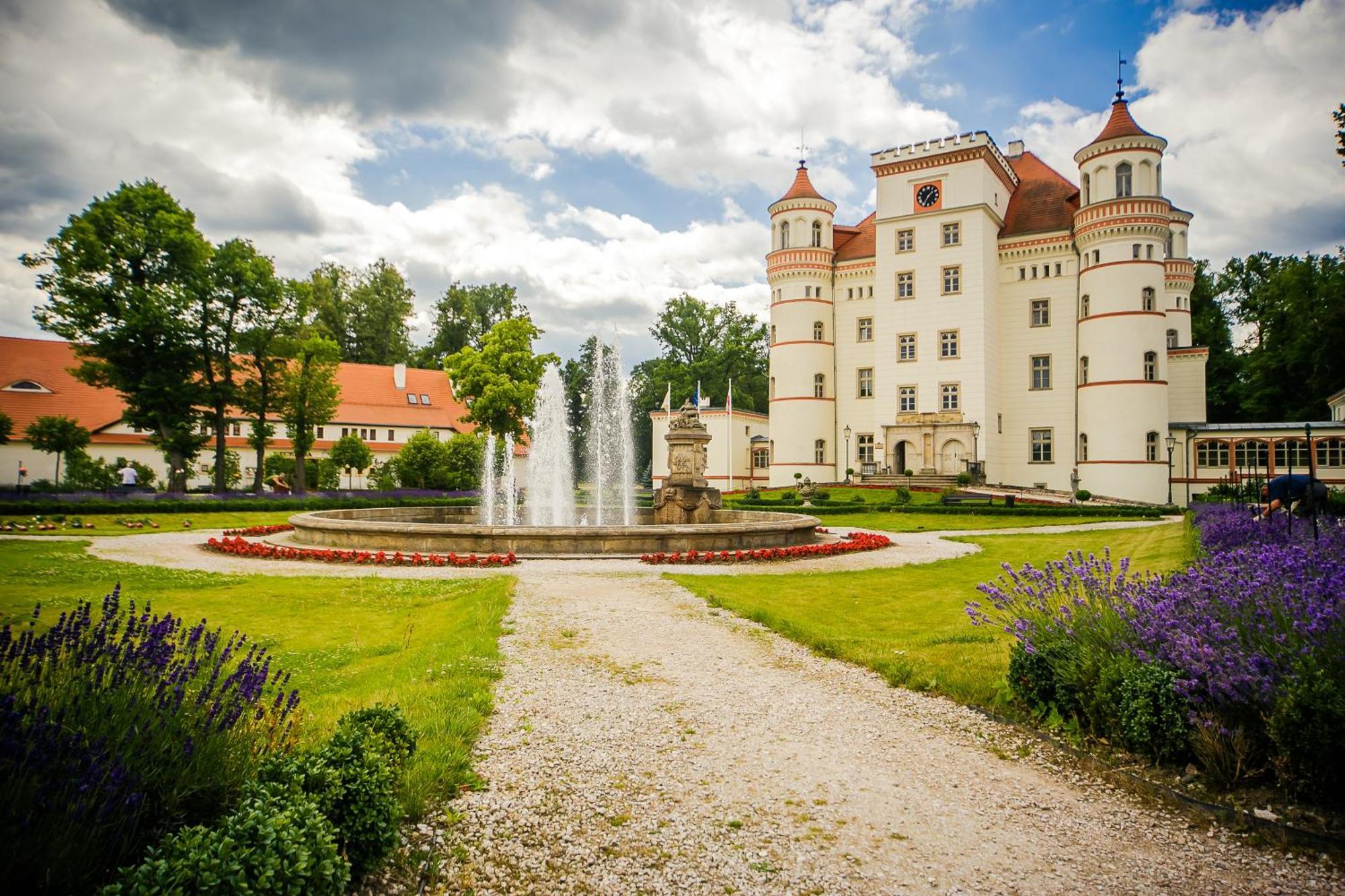 Palac Wojanow Bagian luar foto